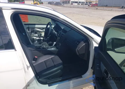 2009 Mercedes-Benz C 300 Luxury 4Matic/Sport 4Matic z USA, uszkodzony, nr VIN WDDGF81XX9F215182